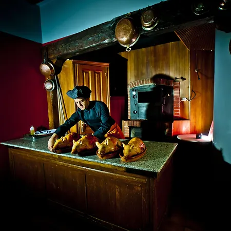 Otel Condes De Castilla 3*