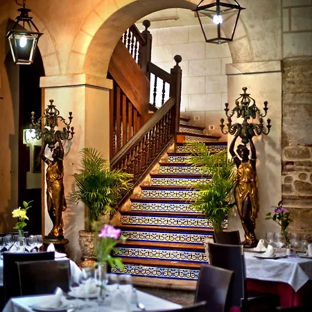 Condes De Castilla Otel