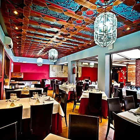 Otel Condes De Castilla 3*