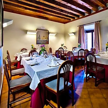 Otel Condes De Castilla 3*