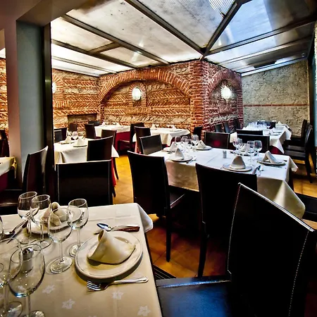 Hotel Condes De Castilla 3*