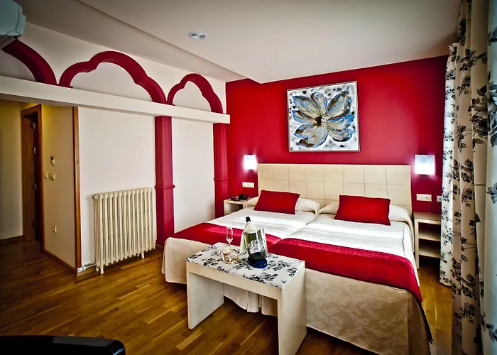 Отель Condes De Castilla 3*