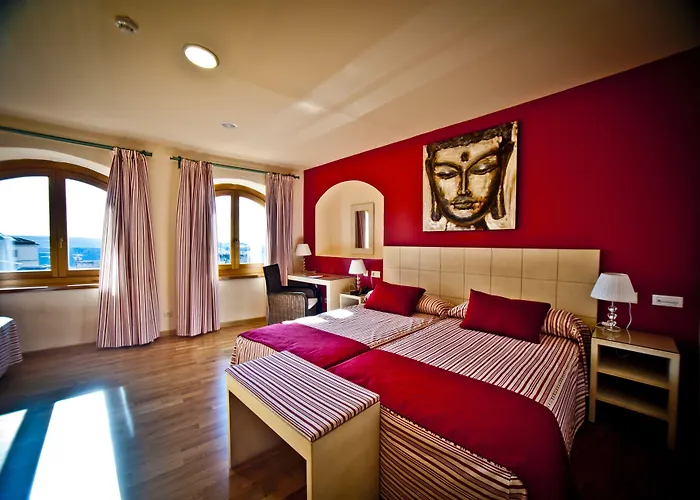 Отель Condes De Castilla