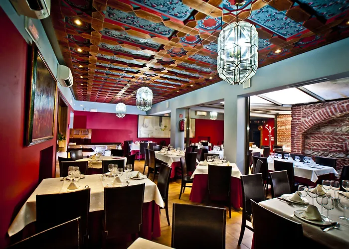 Condes De Castilla 3* Сеговия