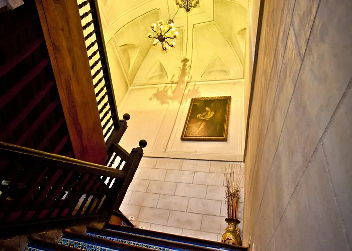 Отель Condes De Castilla 3*