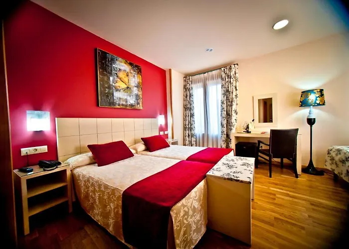 Отель Condes De Castilla 3*