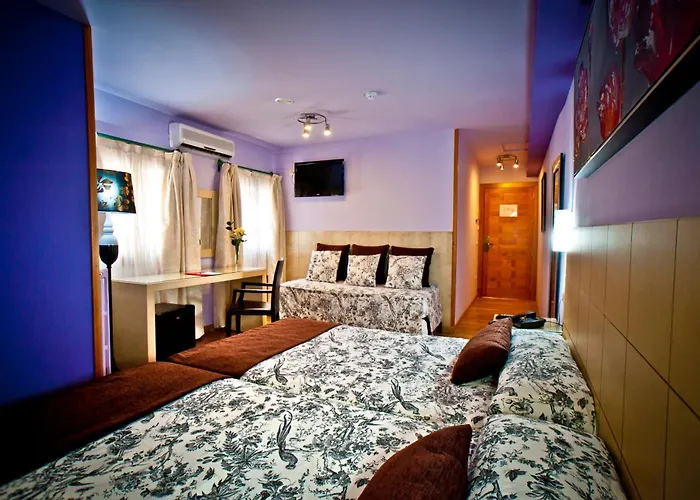 Отель Condes De Castilla 3*